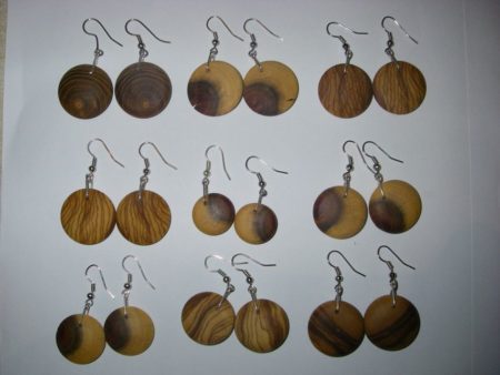 Ohrgehänge aus verschiedenen Holzarten und mit Nickelfreier Befestigung